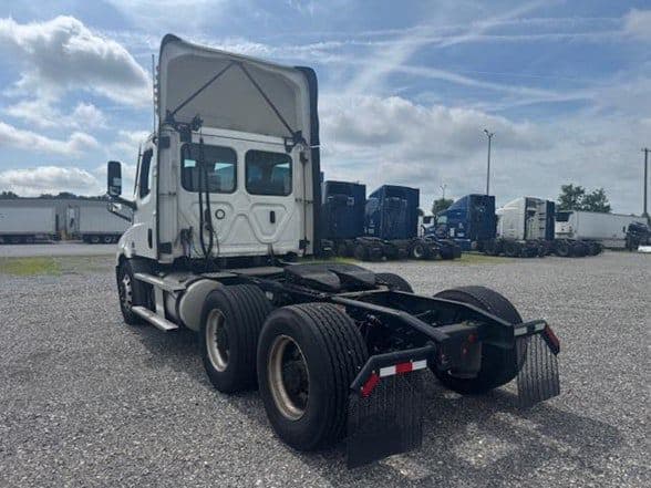 2021 Freightliner Cascadia 116 image 4