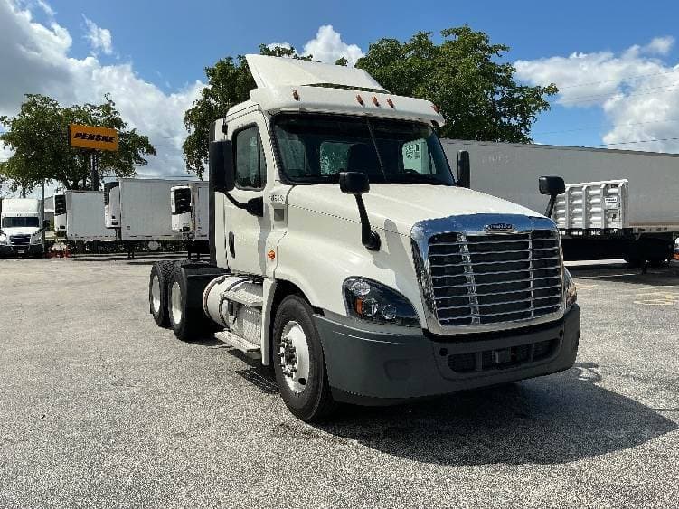 2018 Freightliner Cascadia image 1