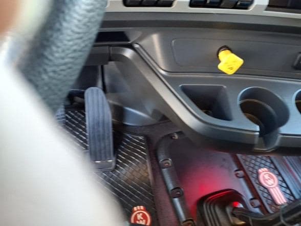 2023 Kenworth T880 image 11