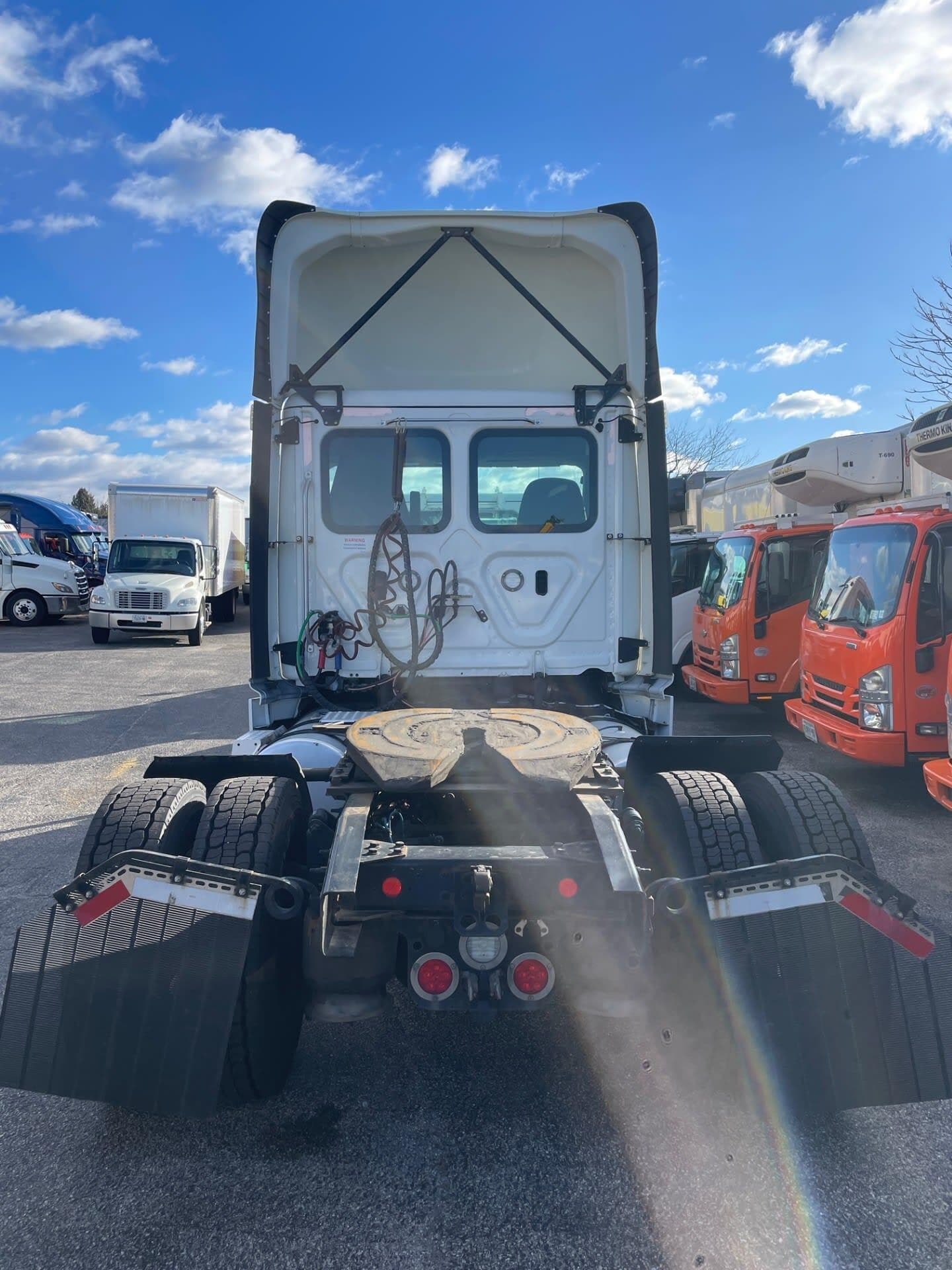 Used 2019 FREIGHTLINER/MERCEDES Conventional - Day Cab - NEW CASCADIA 116 image 8