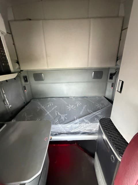 2020 Kenworth T680 image 6