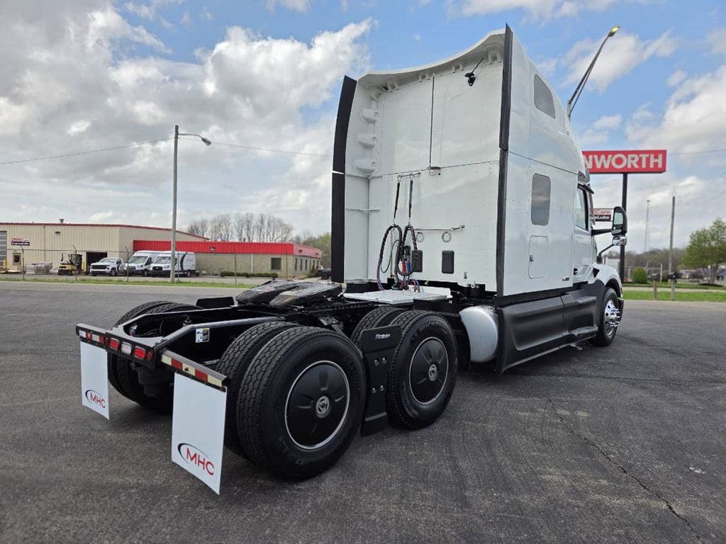Used 2023 PETERBILT 579 image 5