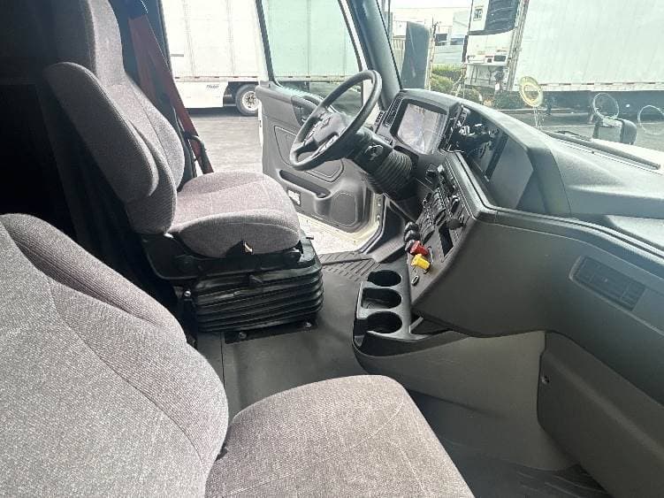 2023 International LT62F image 6