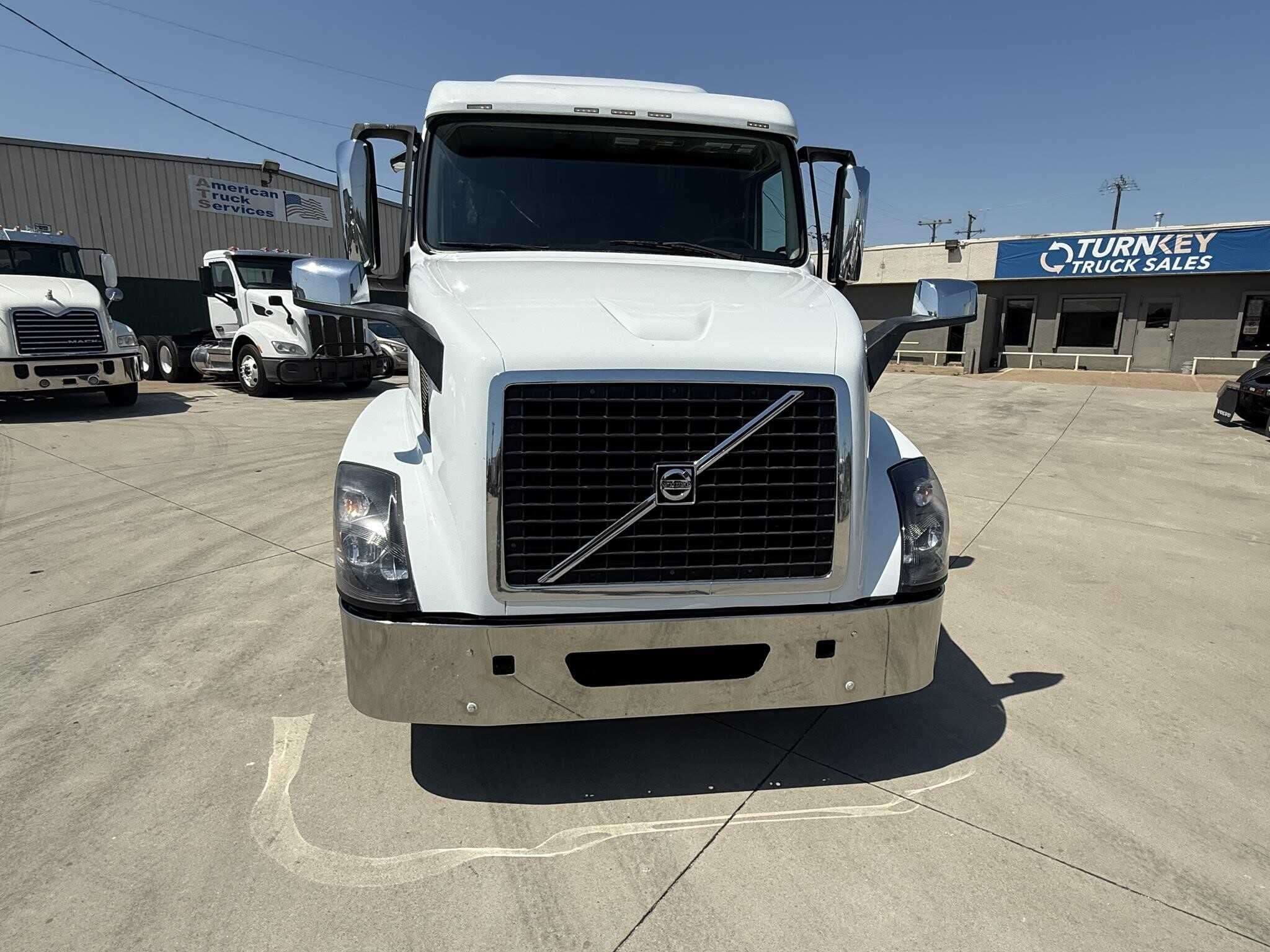 2018 Volvo VNL64T630 image 2