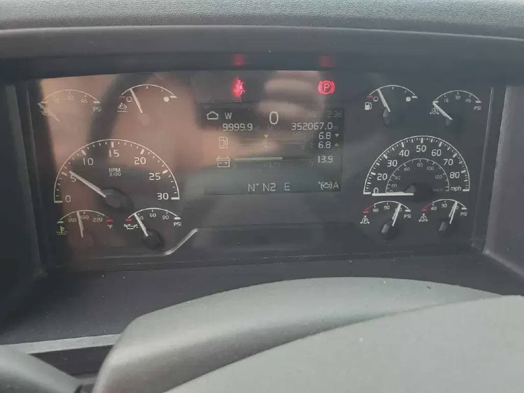 2022 Volvo VNL image 4