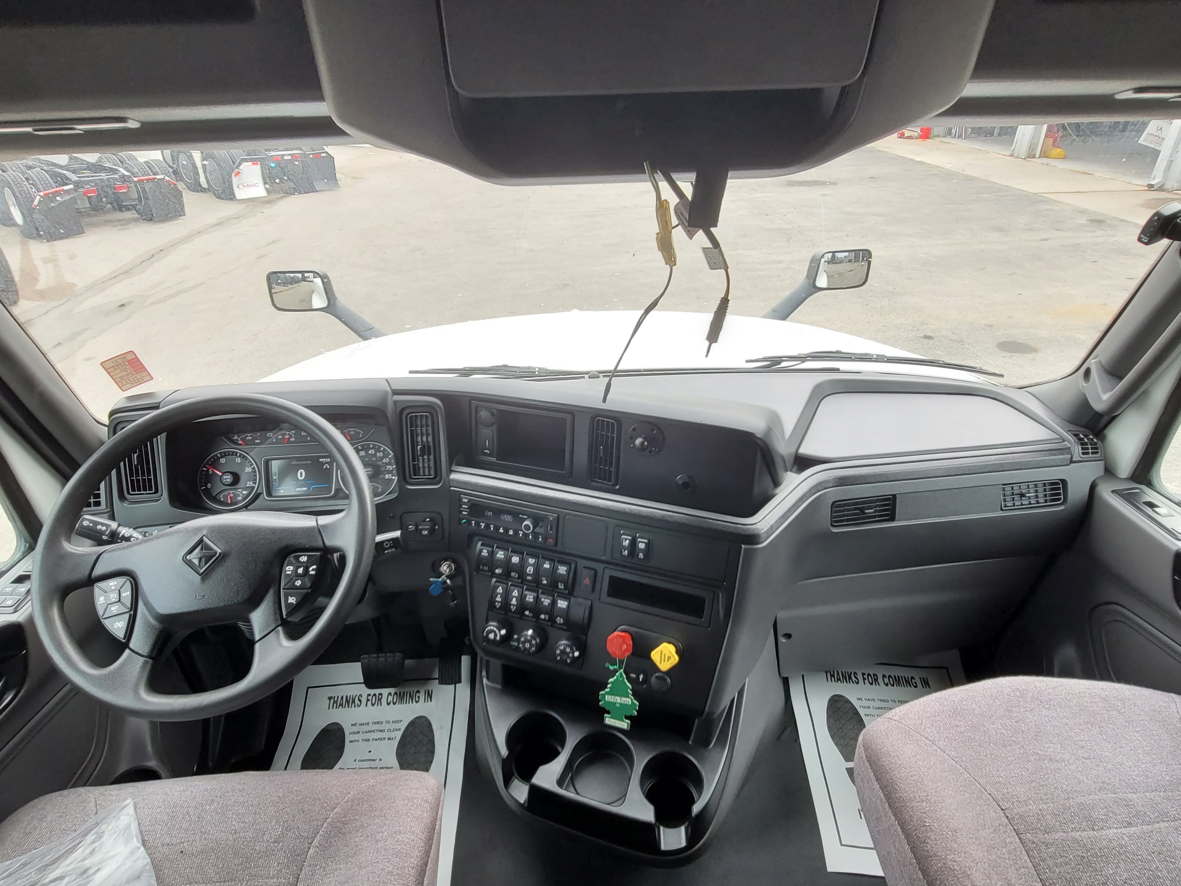 2022 International LT625 image 10