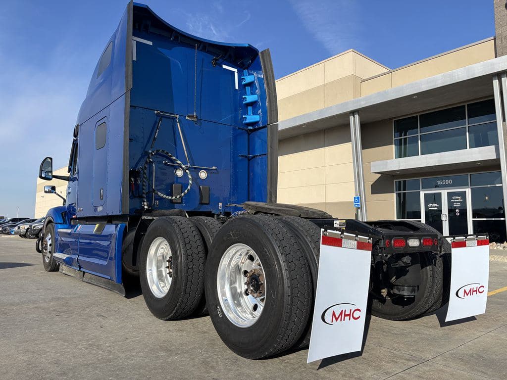 Used 2022 PETERBILT 579 image 14