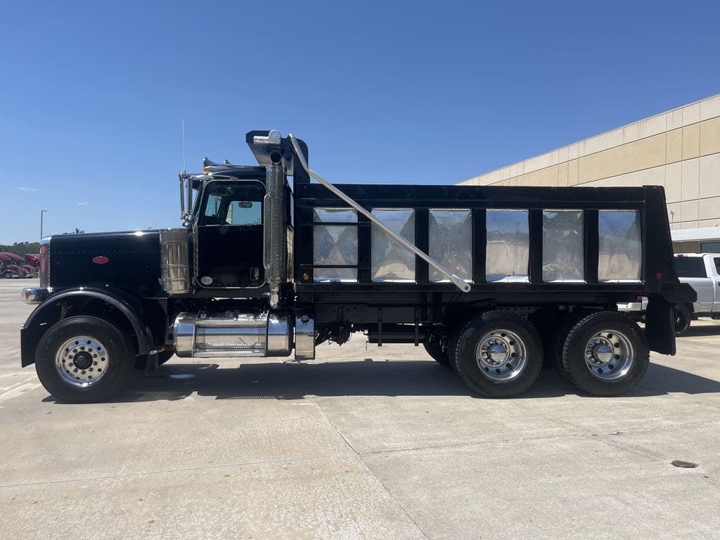 Used 2024 PETERBILT 389 image 10