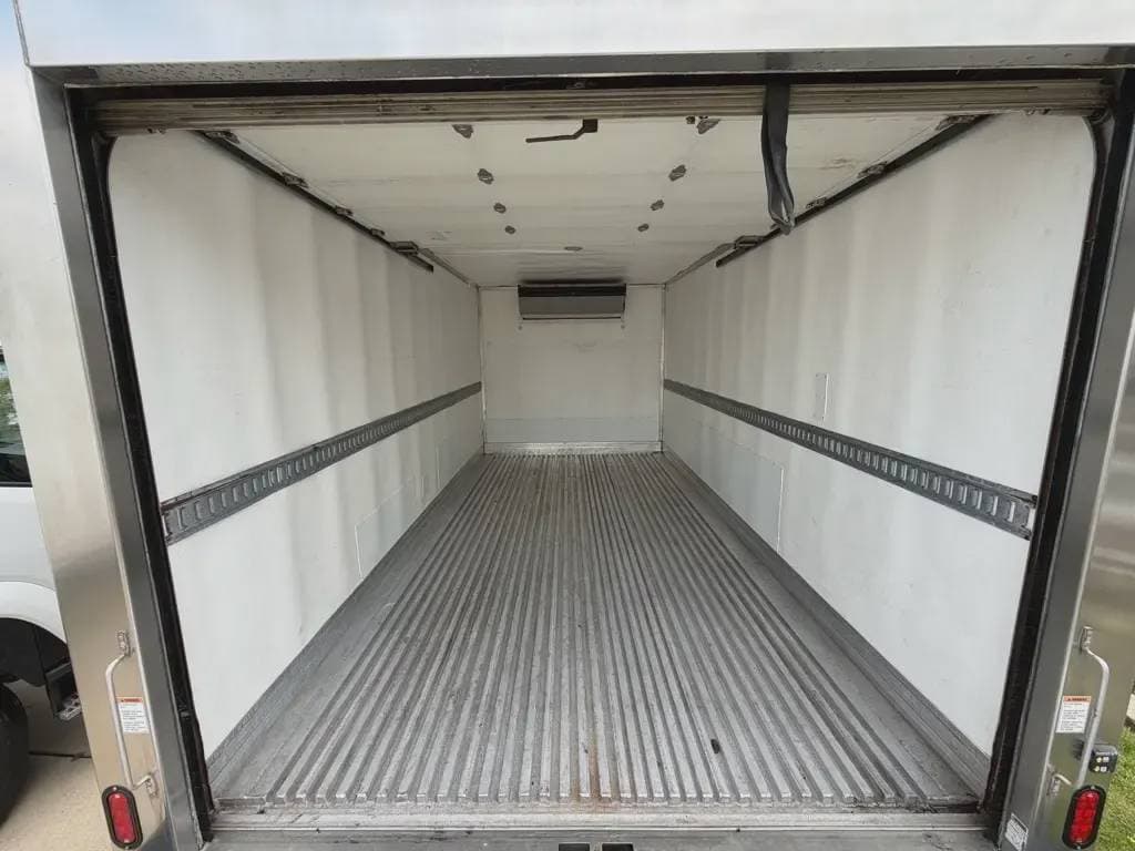 Used 2021 ISUZU Cabover Truck - COE, Reefer/Refrigerated Truck, Catering Truck - Food Truck NPR XD For Sale image 7