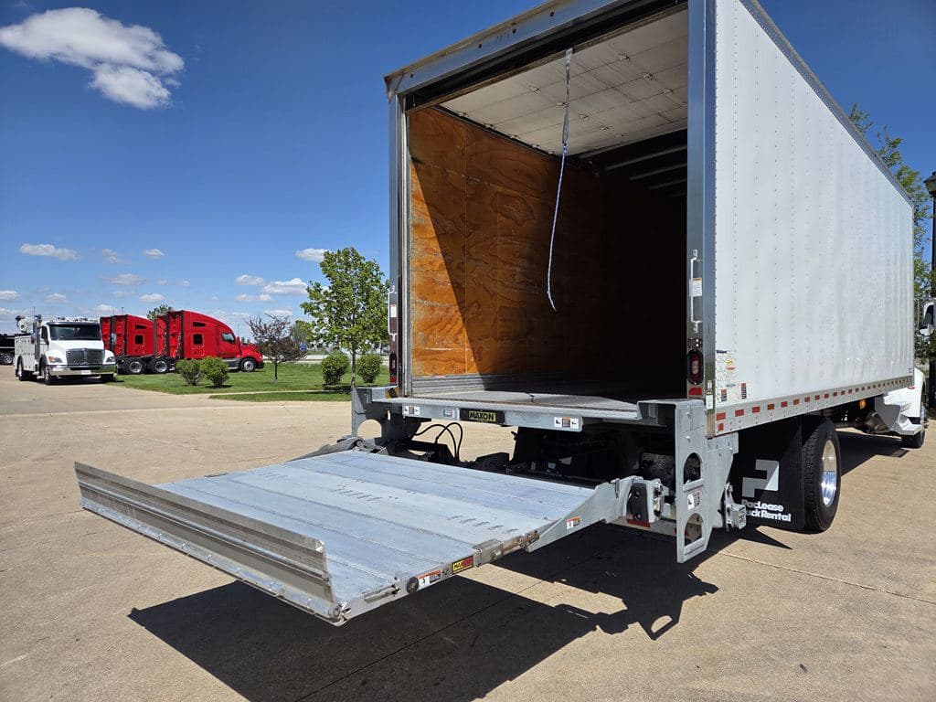 Used 2020 PETERBILT 330 image 15