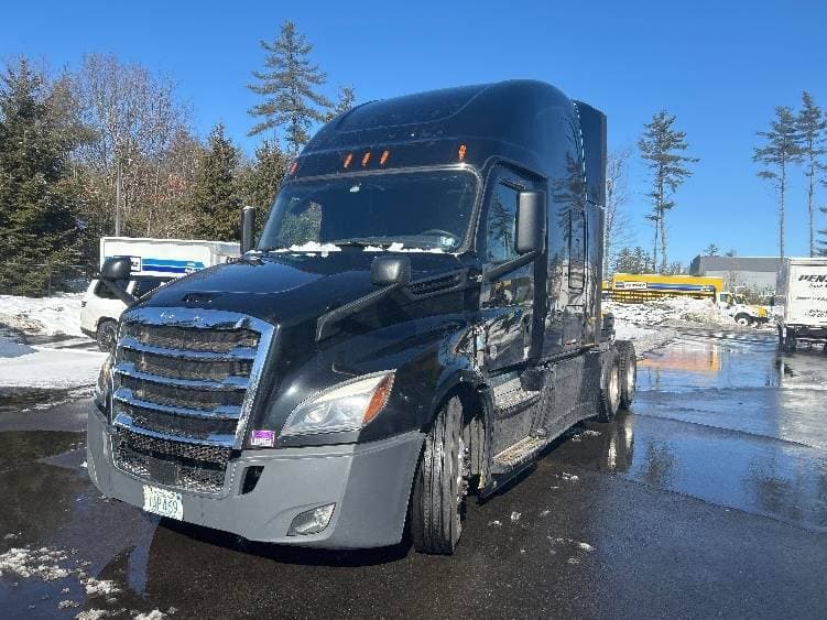 2019 Freightliner Cascadia 126 Sleeper Semi Truck - 72" Integral Sleeper, 455HP, 12 Speed Automatic image 3