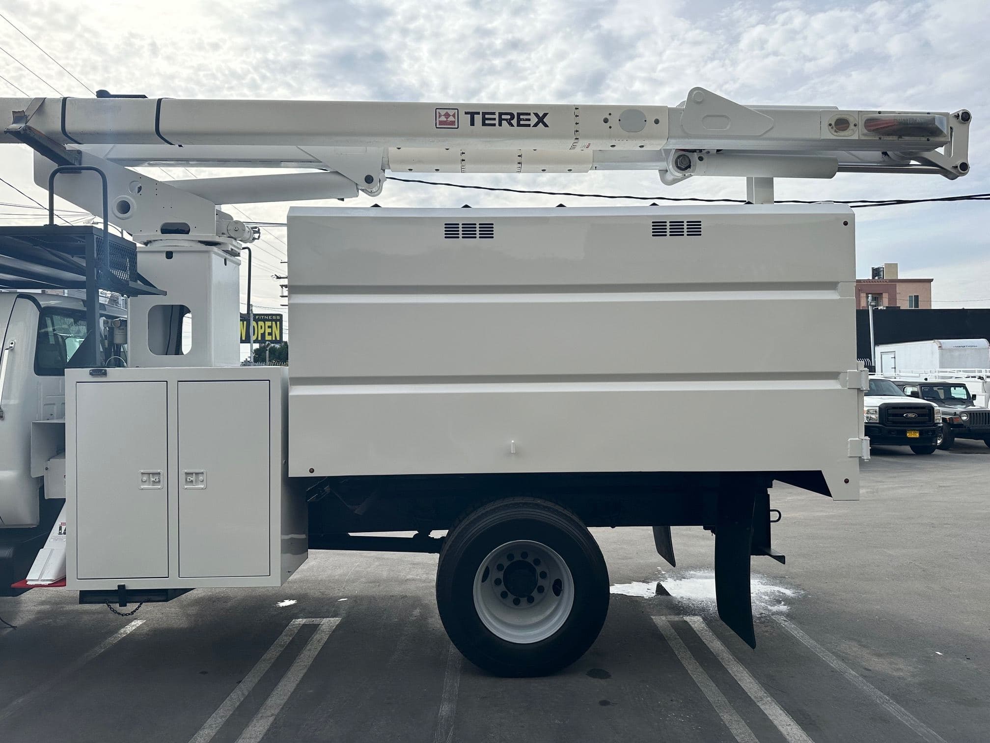 2010 Ford F-750 Forestry Tree Truck image 25