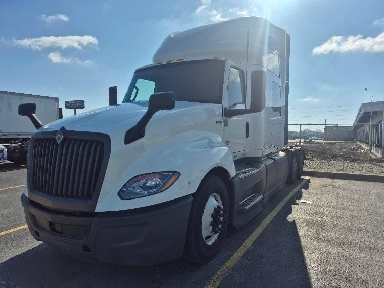 2023 International LT62F image 2