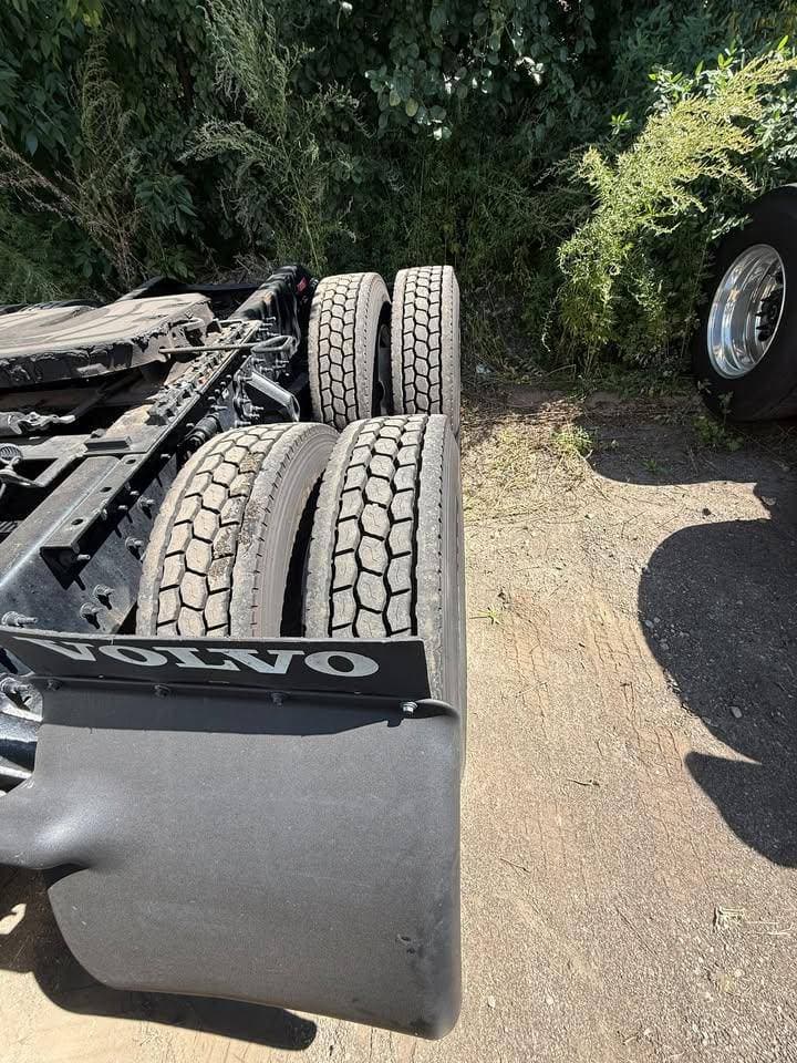 2022 Volvo VNL image 11