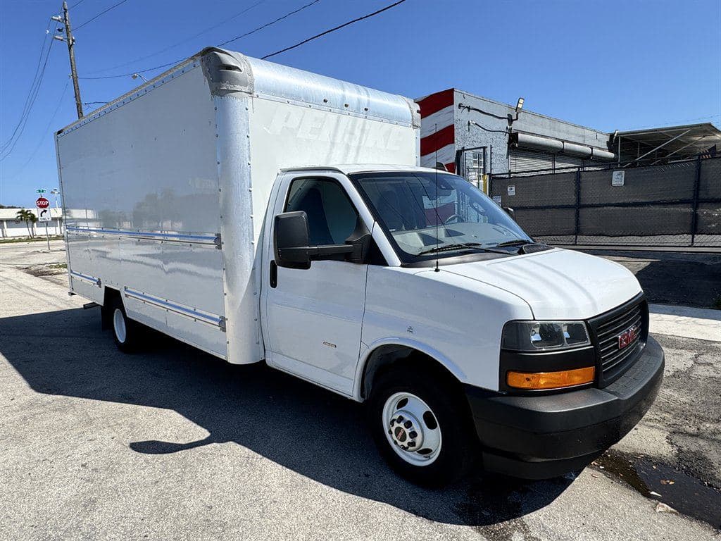 2021 GMC Commercial Vans image 16