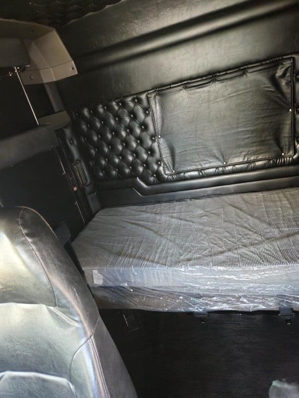 2014 Kenworth W900 image 13