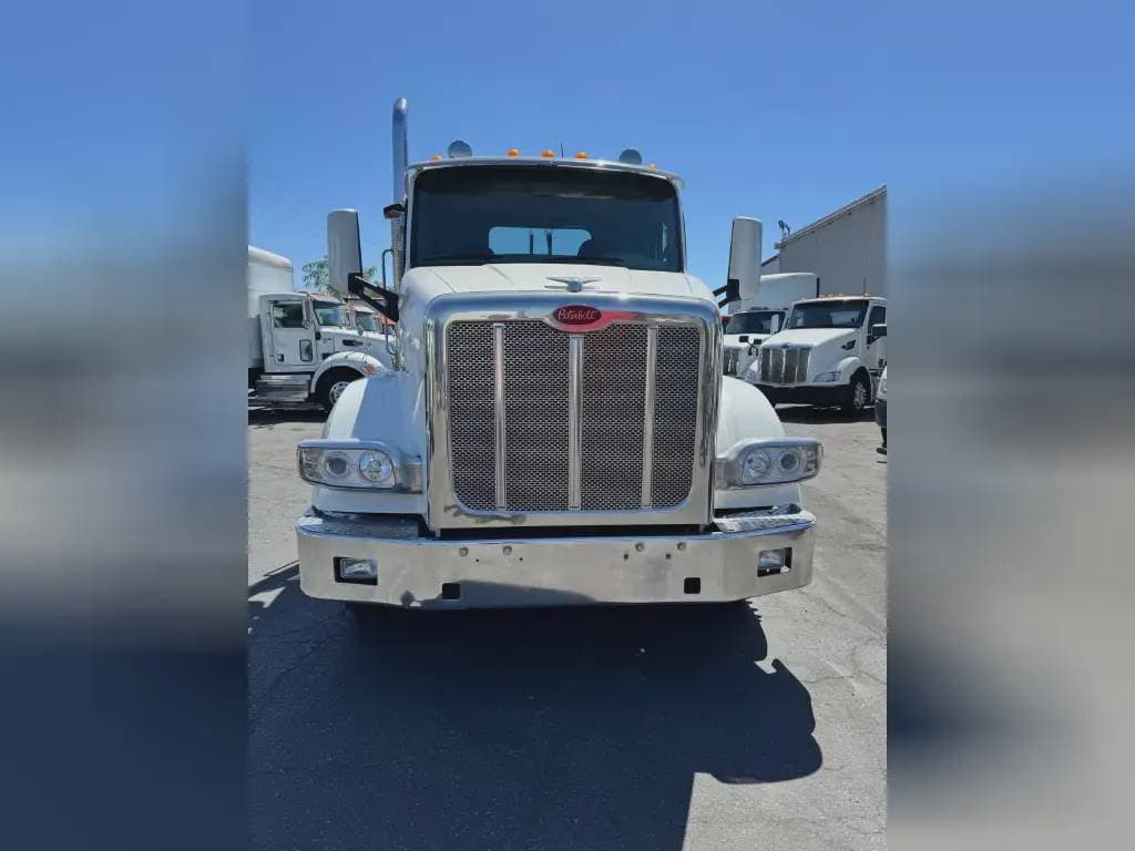 2022 Peterbilt 567 image 2