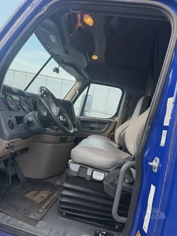 2018 Freightliner Cascadia image 14