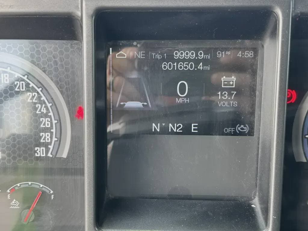 Used 2020 MACK Conventional - Sleeper Truck image 9
