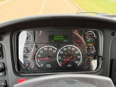 2019 Freightliner M2 image 9