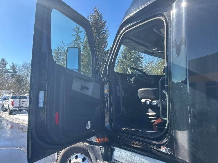 2019 Freightliner Cascadia 126 Sleeper Semi Truck - 72" Integral Sleeper, 455HP, 12 Speed Automatic image 5