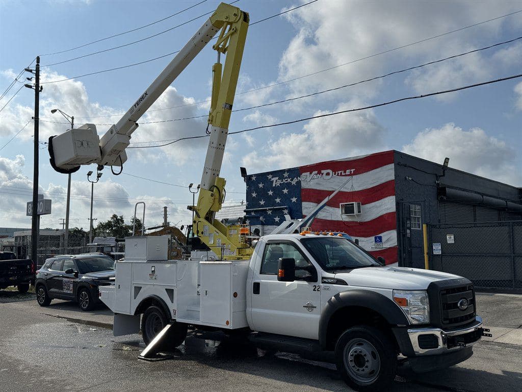 2016 Ford F550 image 69
