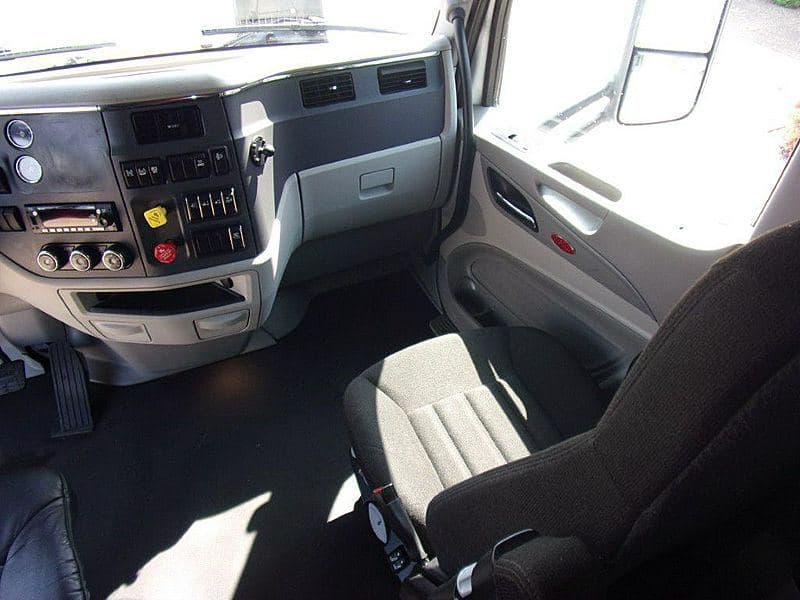 2021 Peterbilt 579 image 15