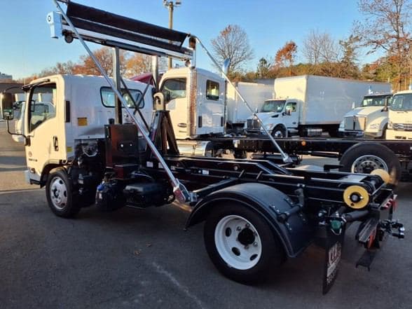 2024 Isuzu NRR image 8