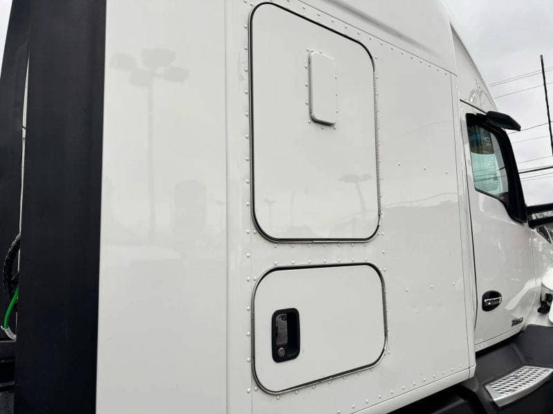 2021 Kenworth T600 image 11