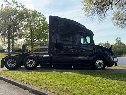 2023 Volvo image 11