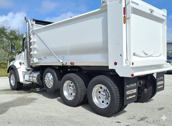 2026 Kenworth T880 image 3