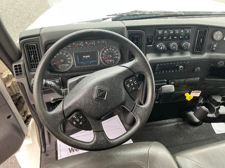 2022 International MV607 Box Truck - 220HP, 6 Speed Automatic, Roll up Door image 18