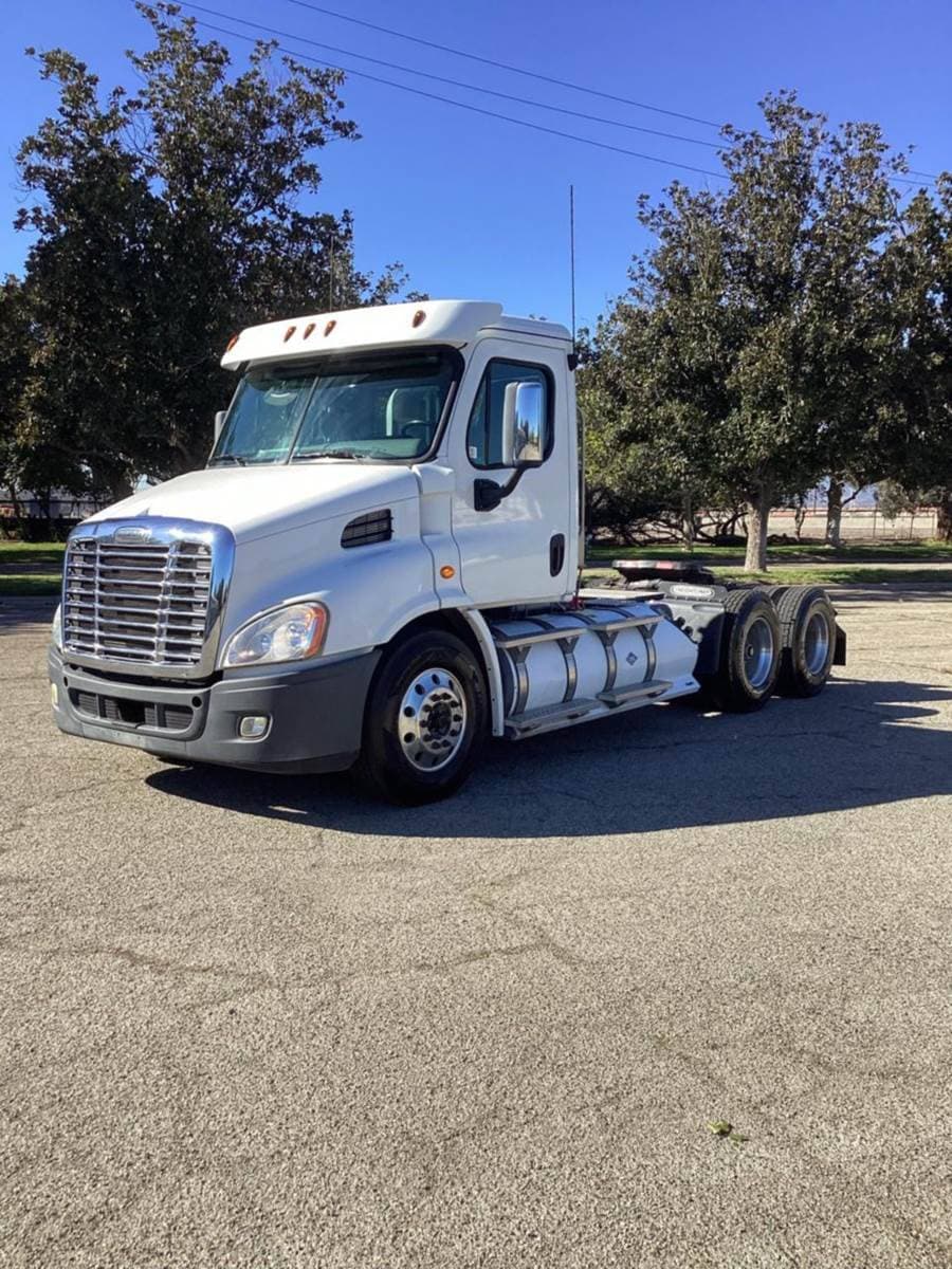 2018 Freightliner Cascadia image 1