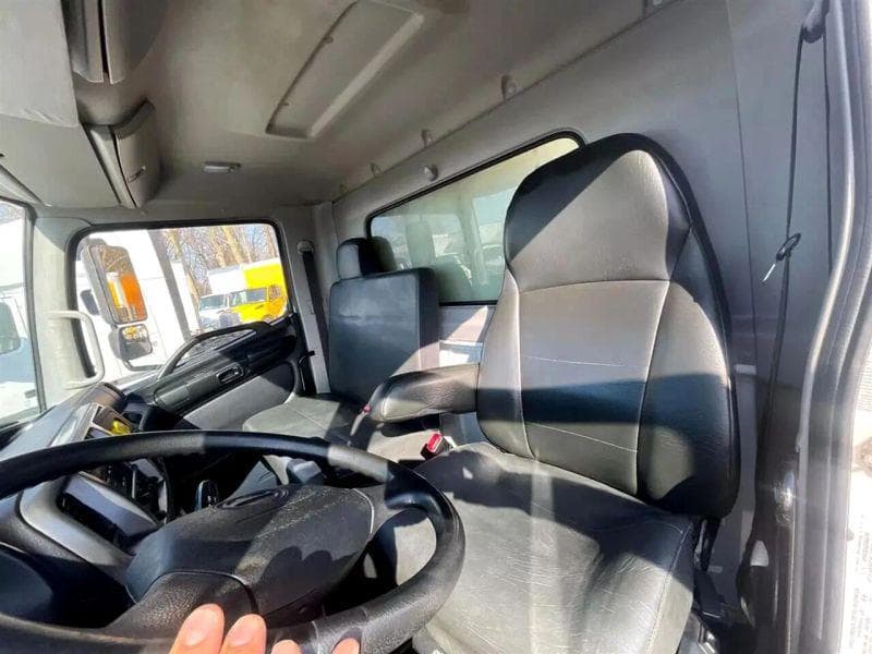 2016 Hino 268 image 16