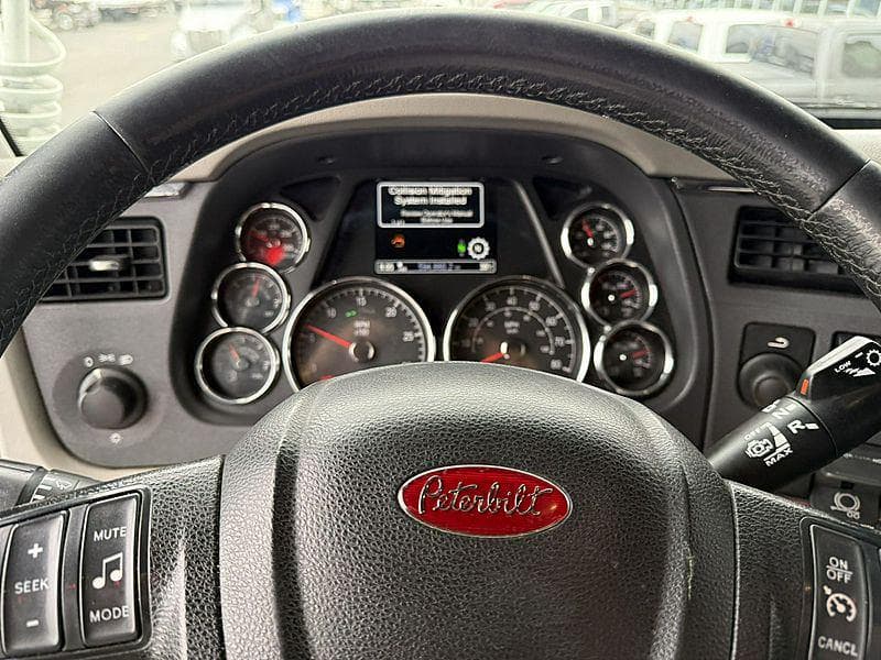 2020 Peterbilt 579 image 15