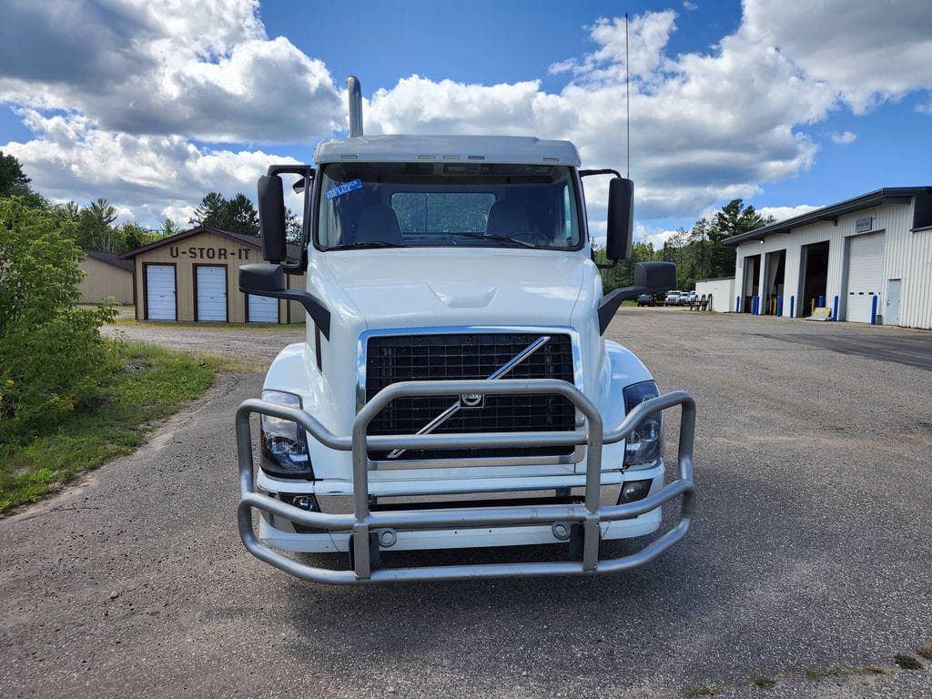 2016 Volvo VNL image 8