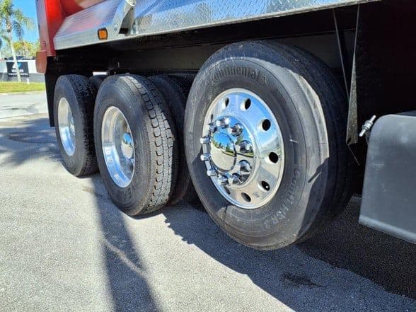 2025 Kenworth T880 image 10