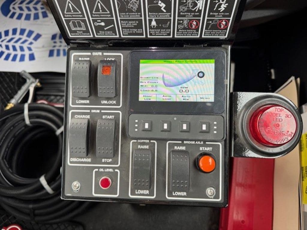 New 2026 KENWORTH T880 image 15