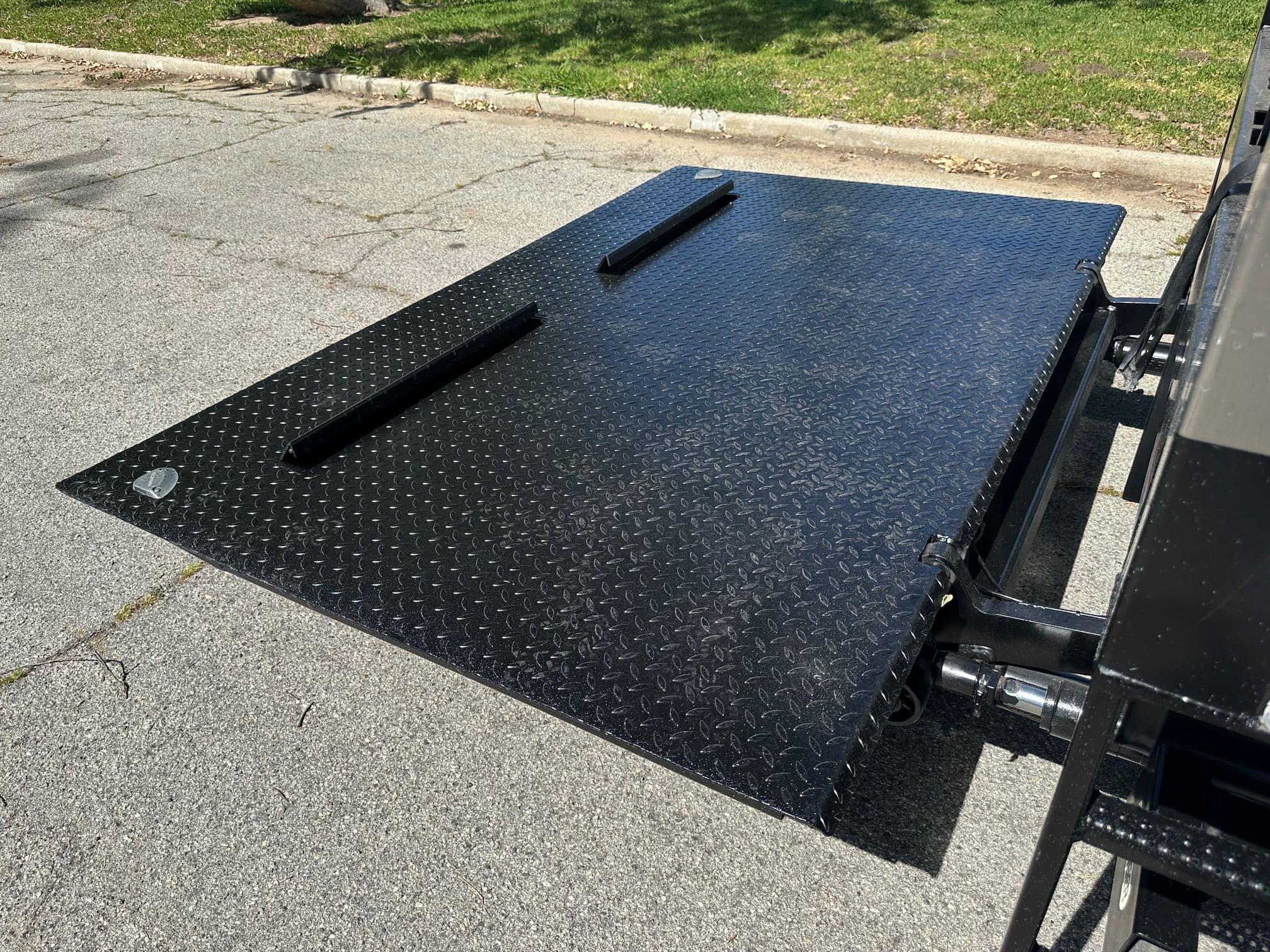 2016 Ford F-350 Reefer Box Truck with Liftgate image 15