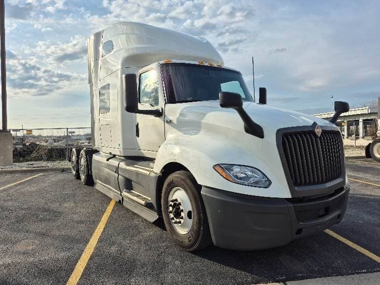 2023 International LT625 Sleeper Semi Truck - 73" Integral Sleeper, Cummins 450HP, 12 Speed Automatic image 1