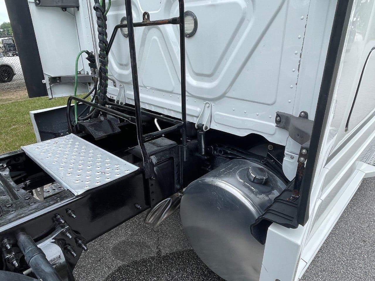 2019 Freightliner Cascadia 126 image 14