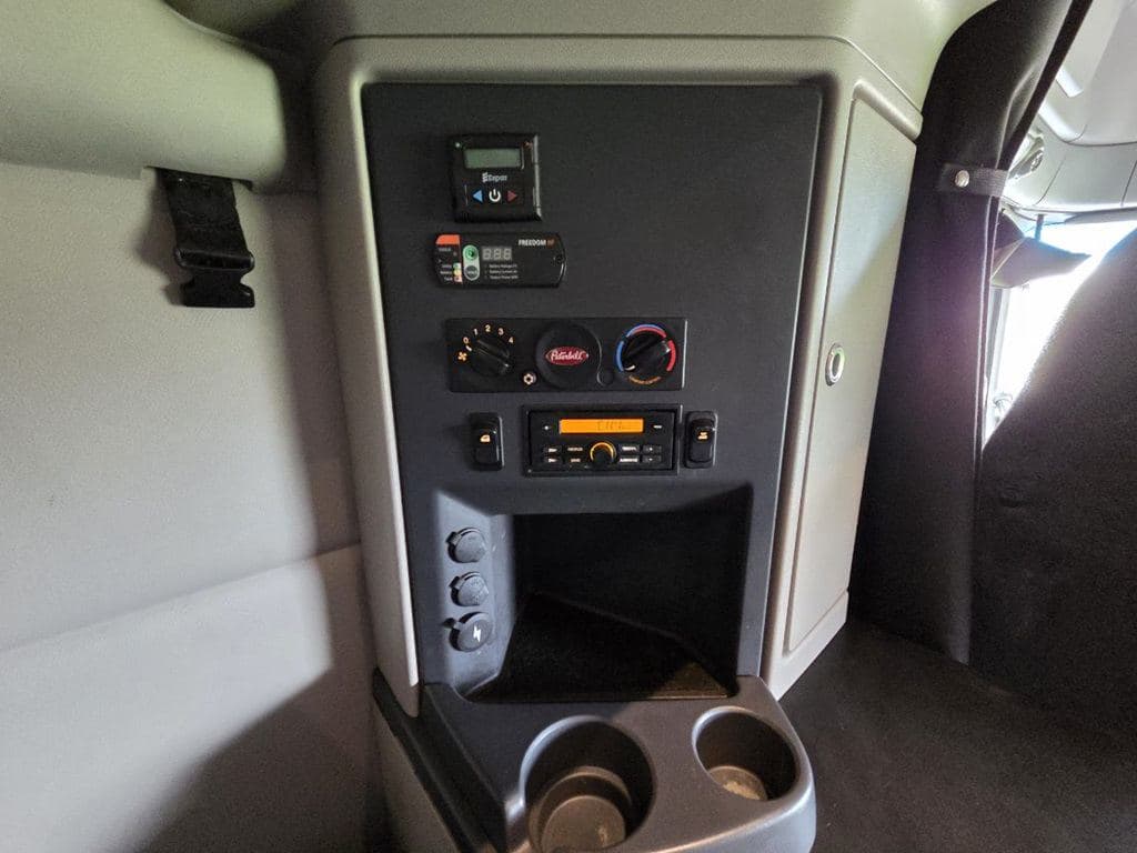 Used 2023 PETERBILT 579 image 21