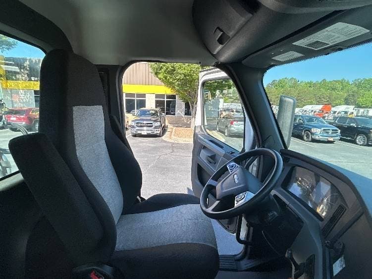 2021 Freightliner Cascadia image 6