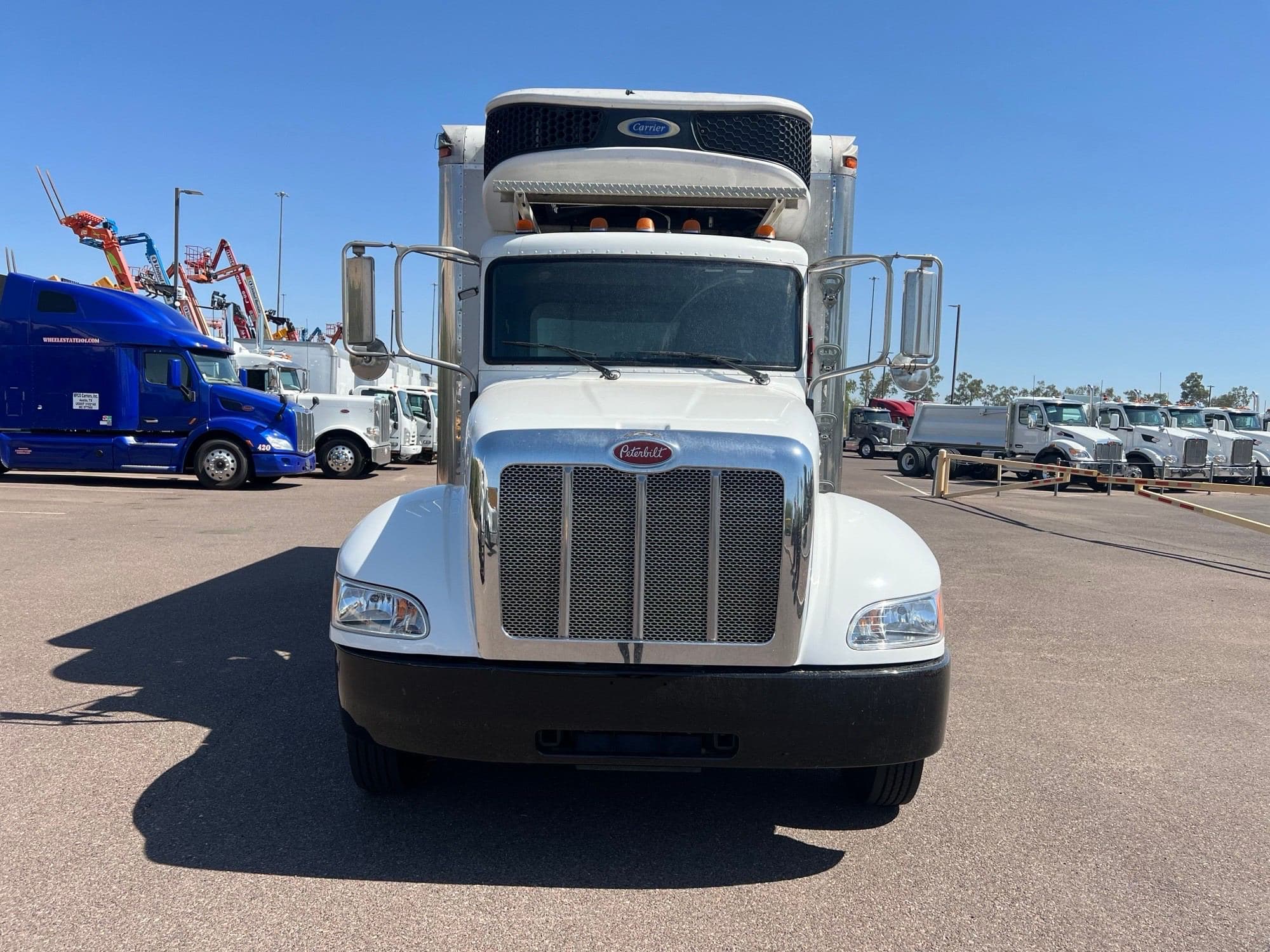 2018 Peterbilt 325 image 2