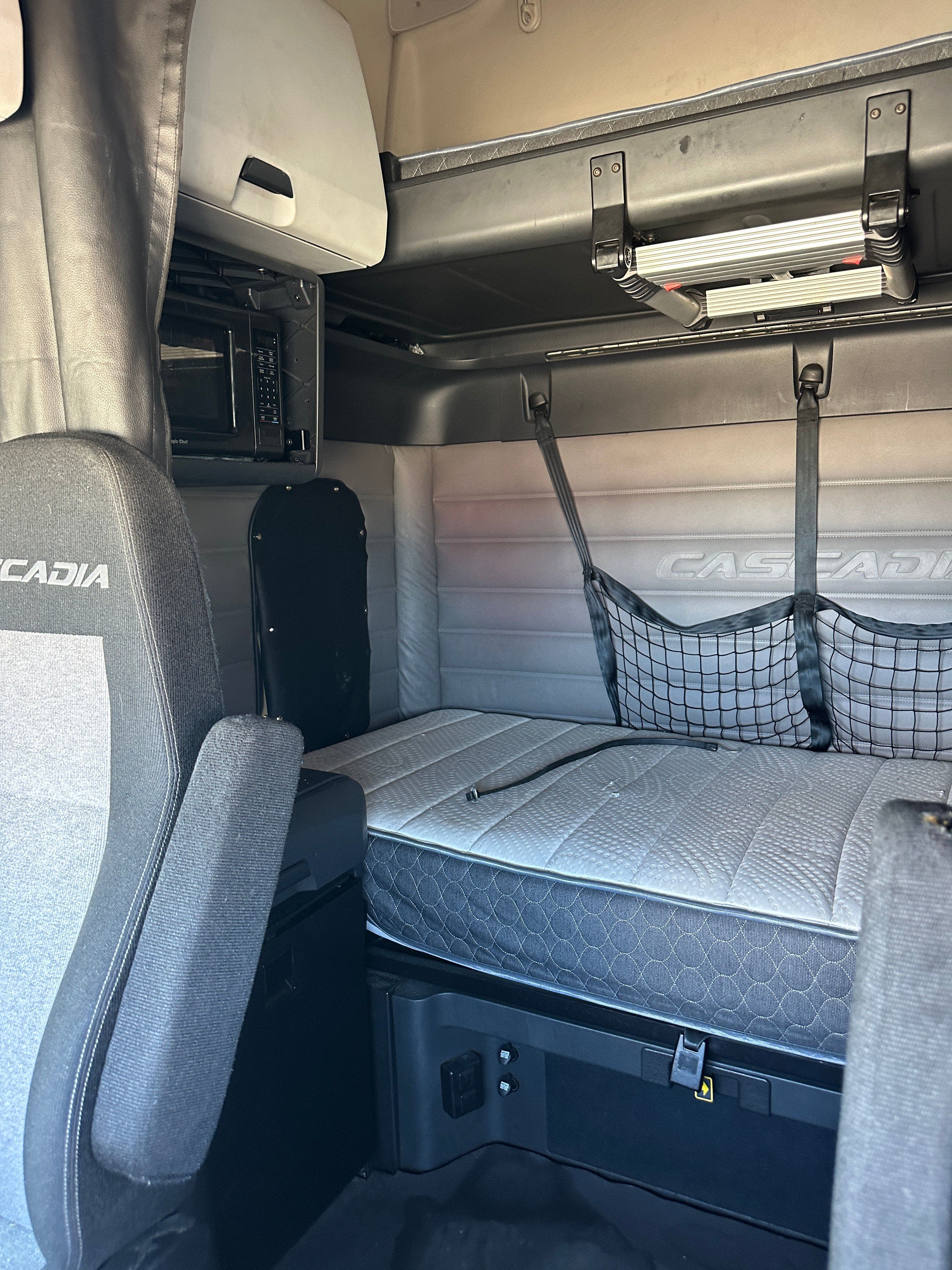 2019 Freightliner Cascadia image 10