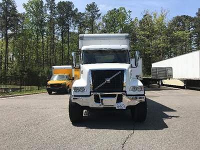 2018 Volvo VHD image 2