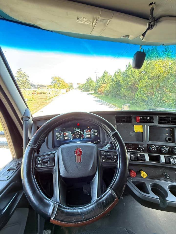 2022 Kenworth T680 image 10