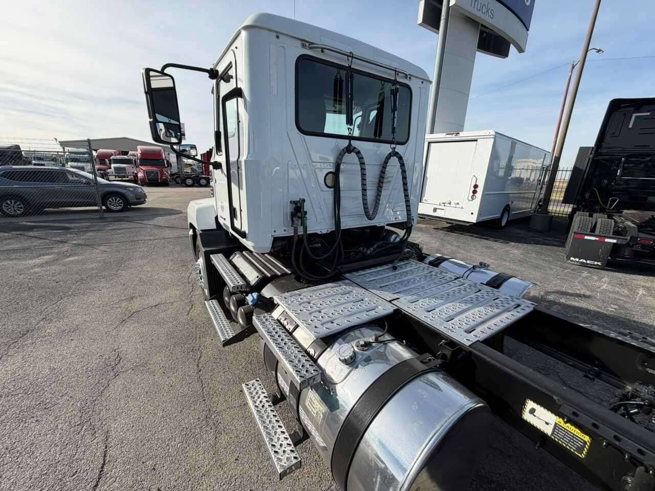 Used 2022 MACK ANTHEM Conventional - Day Cab in Fort Worth, TX image 5
