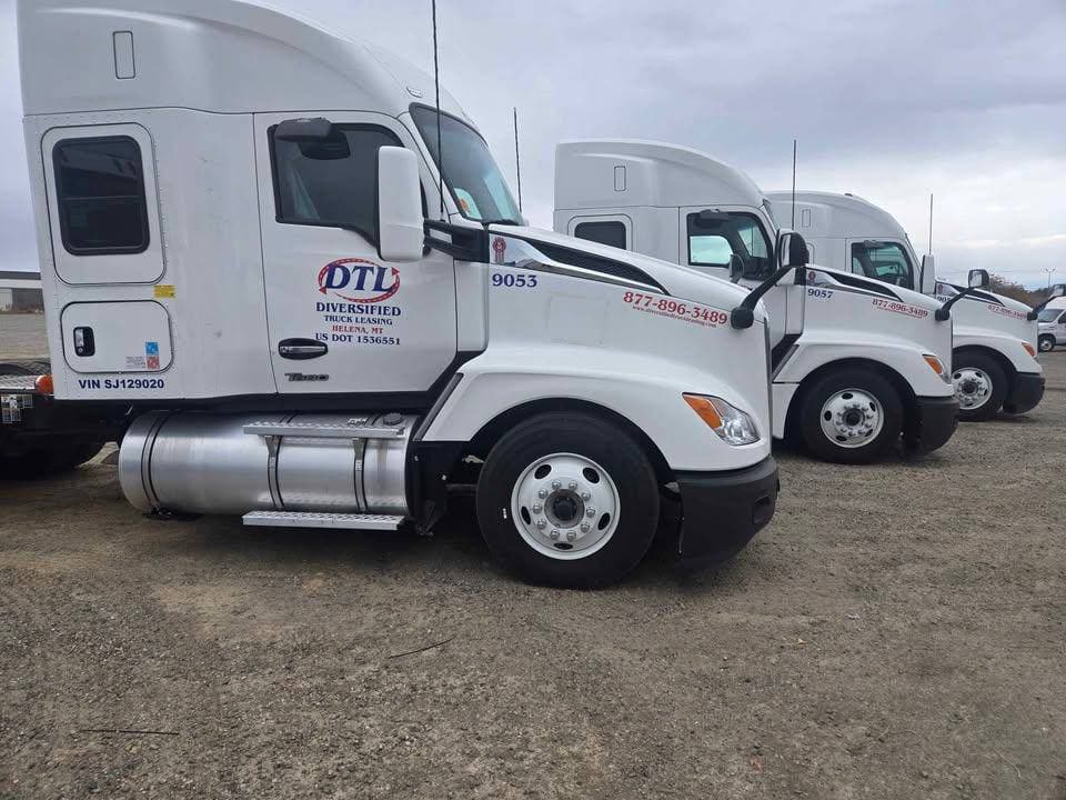 2025 Kenworth T680 image 2