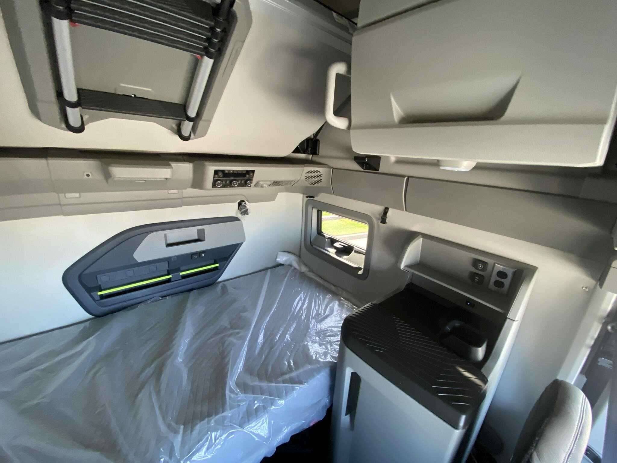 New 2026 VOLVO VNL64T860 Conventional - Sleeper Truck in Oklahoma City, OK image 8